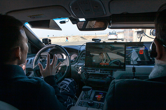 SK Telecom and Korean Transportation Safety Authority (TS) successfully ran “cooperative driving” on multiple 5G self-driving cars in K-City, pilot city for self-driving in Hwaseong on Feb. 5, 2018.
A self-driving car automatically stops when 5G and HD map ___alert the driver for child appearing on the vehicle’s blind spot.