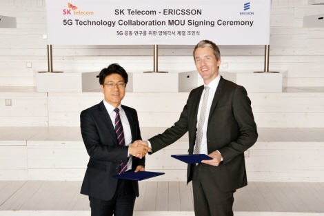 SK Telecom and Ericsson signing a MOU for joint research for 5G technology in Stockholm, Sweden. At the signing ceremony, Park Jin-hyo, Senior Vice President and Head of Network Technology R&D Center at SK Telecom, and Per Narvinger, Head of Product Line LTE, Ericsson reconfirmed their commitment to the two companies’ cooperation.