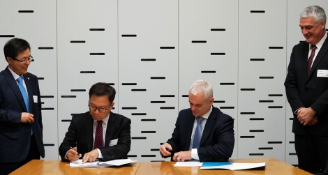 At the signing ceremony took place in Oakland, New Zealand, Cho Seung-won, Senior Vice President and Head of Public Business Office 3 of SK Telecom, and Simon Moutter, CEO of Telecom New Zealand agreed to cooperate for developing IoT service and technology. 
