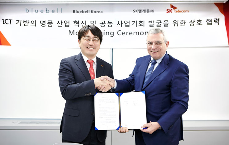 SK Telecom today signed an MOU with Bluebell Korea to cooperate for the development of new business opportunities by bringing cutting-edge ICT to the luxury retail industry. From left, Cha In-hyok, EVP and Head of IoT Business Division at SK Telecom and Daniel Mayran, CEO and President of Bluebell Korea.