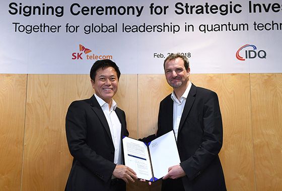 Park Jung-ho, CEO and President of SK Telecom, and Grégoire Ribordy, CEO of IDQ, are holding hands during a meeting to discuss SK Telecom’s investment. 