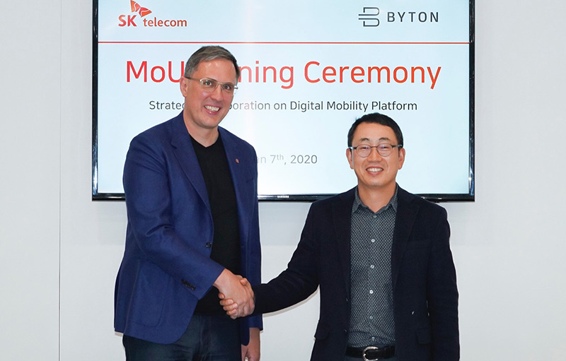 Ryu Young-sang, VP and Head of MNO Business of SK Telecom (Right), Daniel Kirchert, CEO of Byton (Left) sign MOU for business cooperation