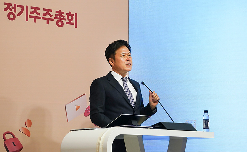 박정호 SK텔레콤 CEO가 지난 3월25일 본사 T타워 수펙스홀에서 온라인으로 중계된 주주총회에 참석한 모습