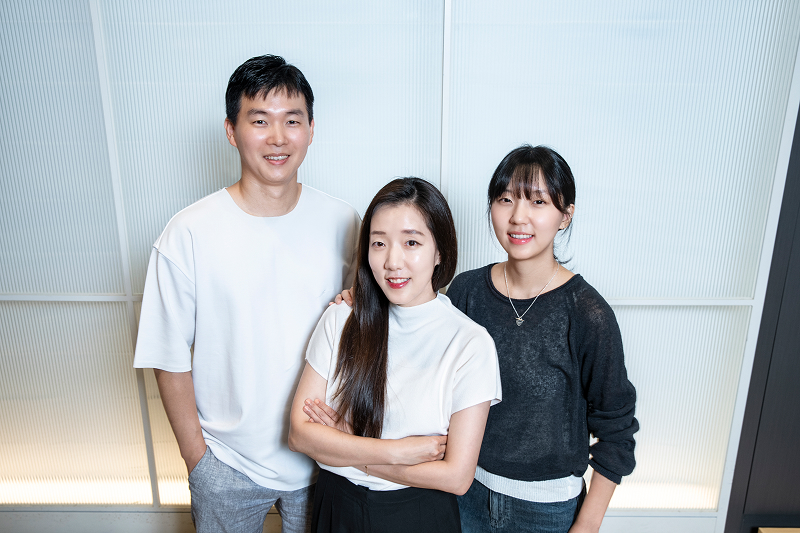 소버린 AI의 ‘백스테이지 히어로’ AI DC Orchestration 팀. 좌측부터 박민철 매니저, 이고은 매니저, 이주은 매니저. 