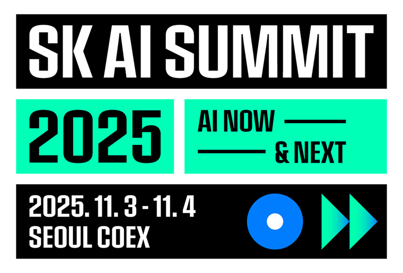 SK AI SUMMIT 2025. AI NOW & NEXT. 2025. 11. 3 - 11. 4. SEOUL COEX. 파란색 원형 아이콘과 오른쪽을 향한 초록색 삼각형 두 개의 그래픽 심볼이 포함된 행사 로고 이미지.