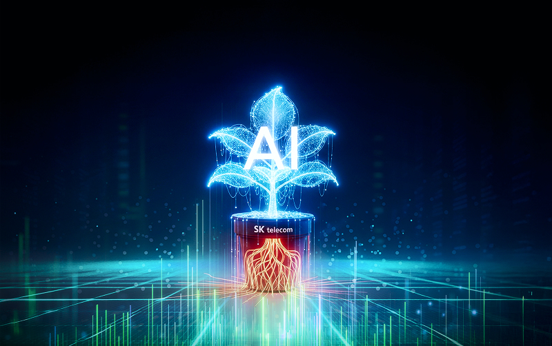AI 기술의 성장과 확장을 생명체의 성장에 빗대어 표현한 미래지향적 이미지. 어두운 디지털 배경 위에 빛으로 형상화된 푸른 나무가 자라고 있으며, 중앙에는 ‘AI’라는 글자가 있다. 나무의 줄기 아래에는 ‘SK telecom’이 적혀있으며, 뿌리에서 에너지처럼 붉은 빛이 퍼져나온다.