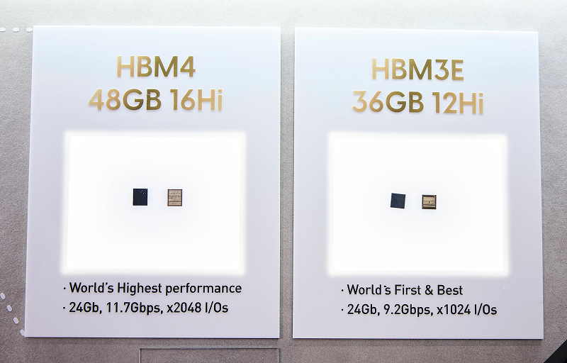 MWC26 SK하이닉스 전시 부스에 공개된 HBM4 48GB 16Hi와 HBM3E 36GB 12Hi 고대역폭 메모리(HBM) 반도체 샘플이 함께 전시된 모습