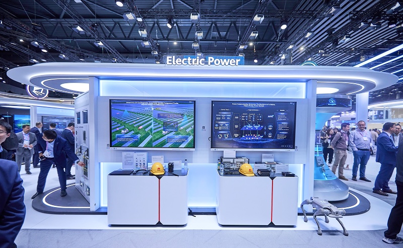 MWC26 화웨이 부스에서 Electric Power를 주제로 기술 및 솔루션을 소개하는 전시 공간 모습